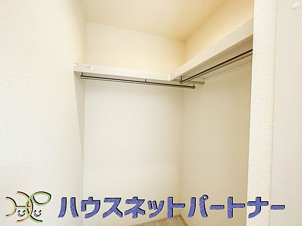 こんなに広いウォークインクローゼットが、2階のお部屋3箇所に付いています。