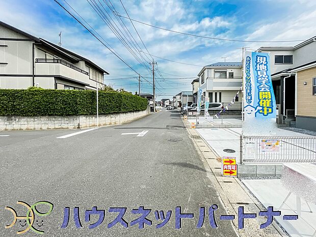 前面6ｍ道路でお車を駐車するのも楽々。