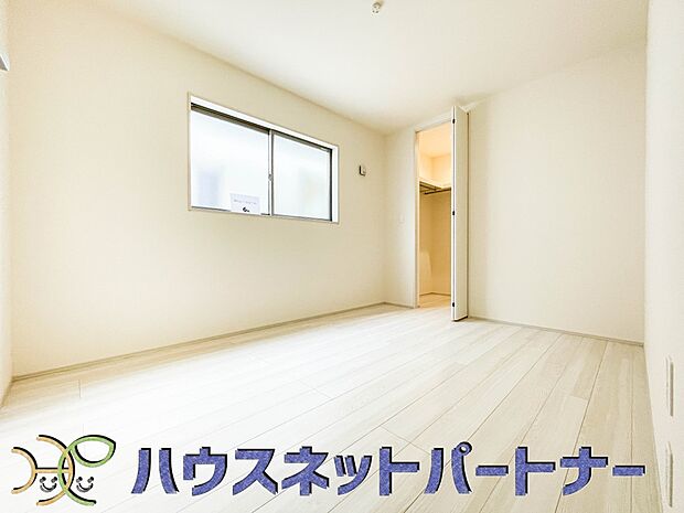 人間も植物も太陽がないと健康には育ちません。 健康になりたいなら、陽当たり良好のこちらの物件へ是非。