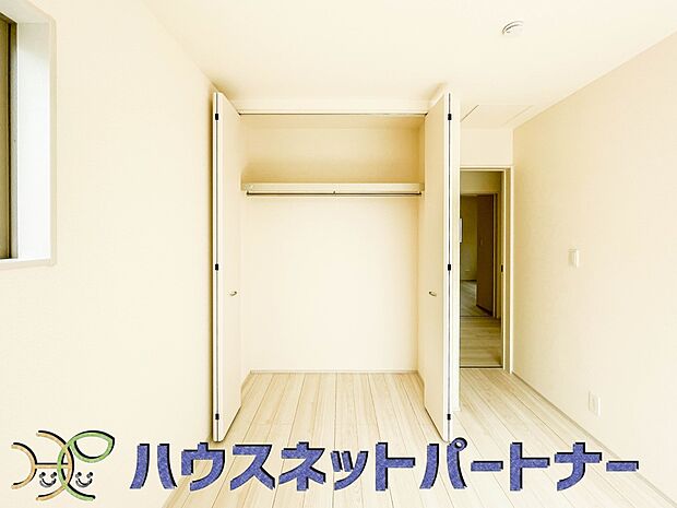 各部屋を最大限に広く使って頂ける様、全居住スペースに収納付。プライベートルームはゆったりと快適に。