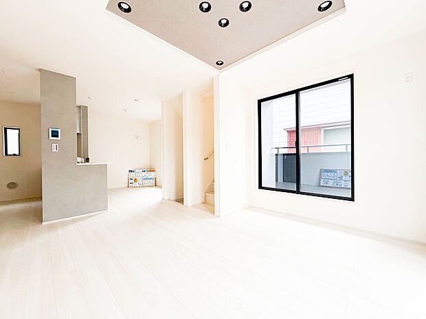 インテリアショップで見掛けた「あの家具」も置ける、ゆったりとした空間。時に広さが上質な寛ぎの時間になる事も。