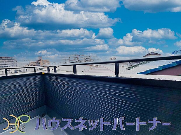 バルコニーから差し込む陽光・通風は、住環境・快適性と共に有り続ける貴重な「財産」です。この新築戸建に住まう事で手に入れるものは、きっと日常にとっても貴重な存在となるはずです。