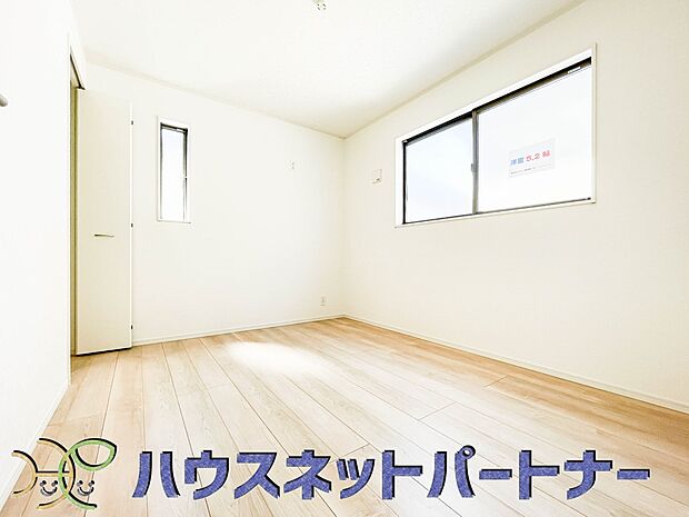 柔らかな光り差し込む家族に優しい洋室は子供部屋にぴったり。