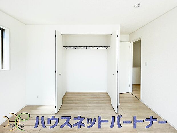 各部屋を最大限に広く使って頂ける様、全居住スペースに収納付。プライベートルームはゆったりと快適に。