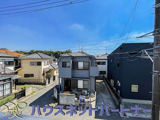 周辺は高い建物が無く、解放感が感じられます。