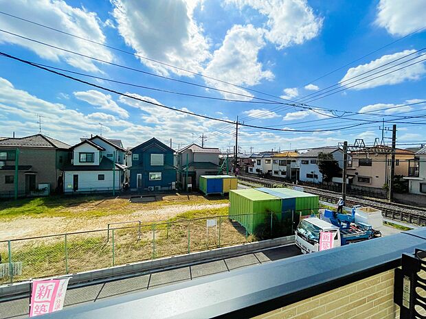 周辺は高い建物が無く、解放感が感じられます。