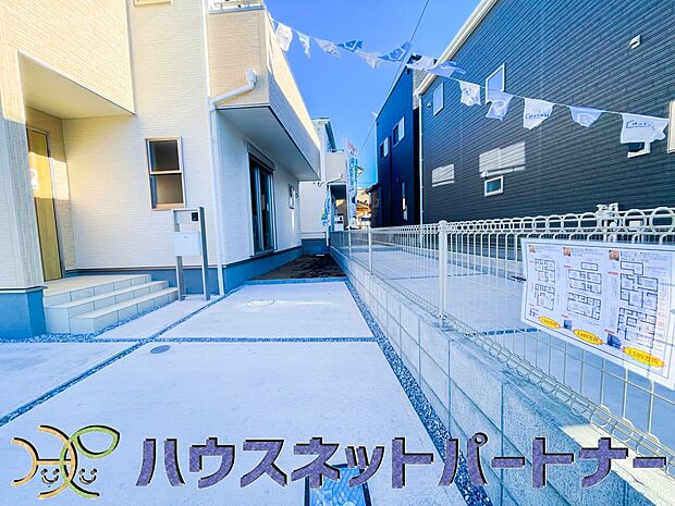 ゆったりとした駐車スペースを確保いたしましたので、大きめのお車でも駐車可能です。自転車やバイクなど、ゆとりのある敷地で置き場所に困ることはないでしょう。