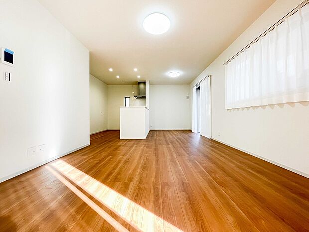 インテリアショップで見掛けた「あの家具」も置ける、ゆったりとした空間。時に広さが上質な寛ぎの時間になる事も。