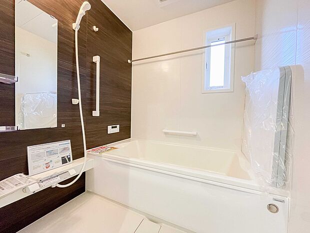 冬場にはヒヤッとしないように暖房機能、梅雨の時期には乾燥等、機能的で清潔感溢れる浴室。快適・清潔な空間で心も体もオフになる時間を楽しむことが可能です。