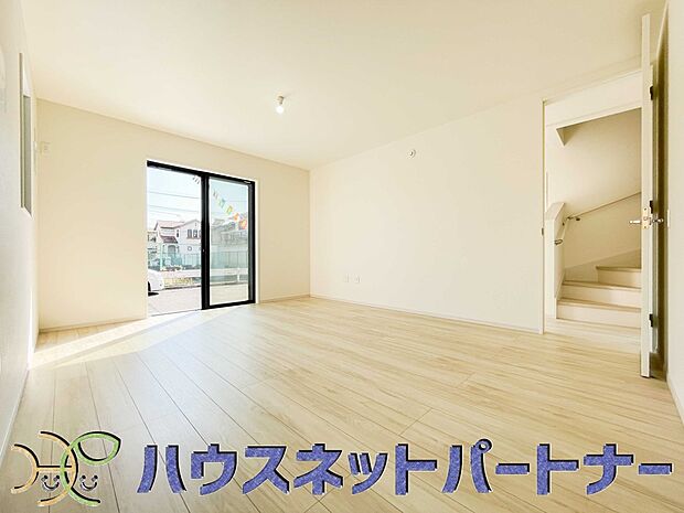 通風・採光に優れ、心地よい光と風が溢れています。 贅沢で豊かな居住性と、プライドを満たすクオリティが見事に調和した住空間。新築ならではの快適なひとときをご体感頂ける筈です。