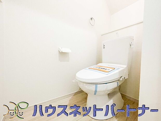 快適な生活を送るための必須アイテムとなった洗浄機能付トイレ。おしり洗浄、ビデ洗浄、暖房便座の3つの機能を標準装備しています。