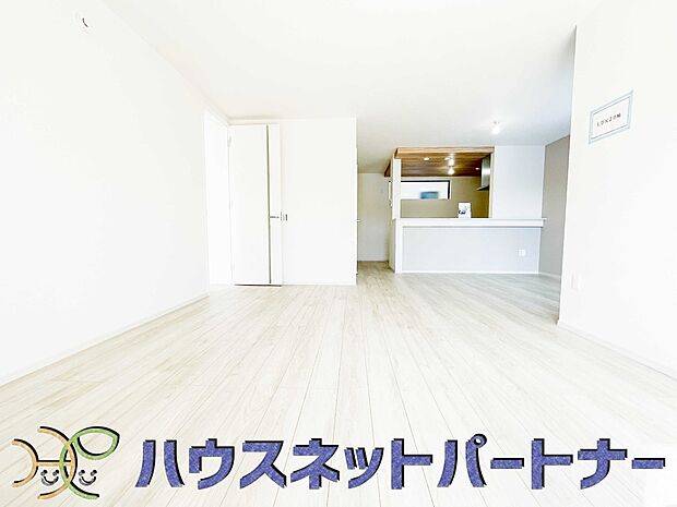 うららかな陽射しがどのお部屋にも降り注ぎますように、快適さを追求した間取設計。得難い立地環境での生活を恵みの豊かな永住の地へと変えてくれます。