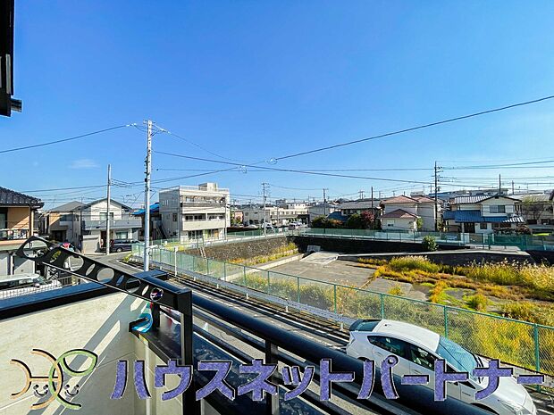 周辺は高い建物が無く、解放感が感じられます。