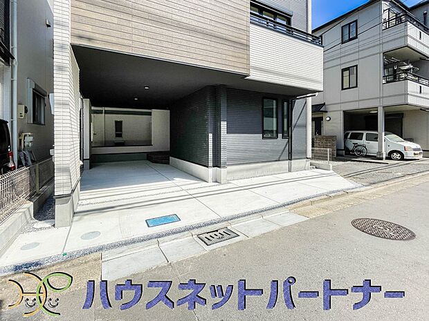 前面、公道6mにつき、お車を駐車するのも楽々。広い道路なのでお子様の通学も安心ですね。