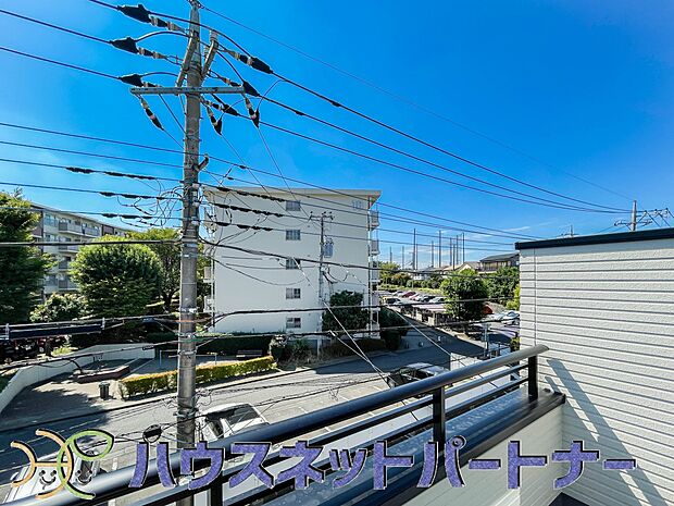 3階から窓を開ければ清清しい景色が望めます。