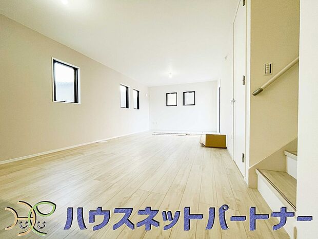 インテリアショップで見掛けた「あの家具」も置ける、ゆったりとした空間。時に広さが上質な寛ぎの時間になる事も。