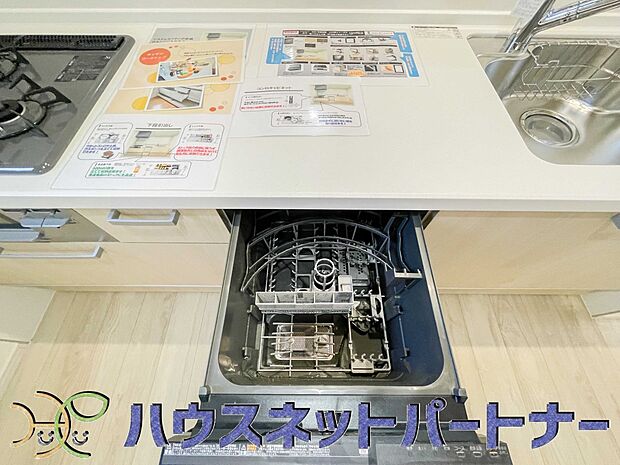 食器洗浄機付きのキッチンは、忙しい奥様は大助かり。たまには家族と一緒にお料理してみてはいかがですか。楽しいコミュニケーションです。