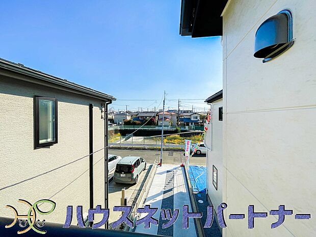 周辺は高い建物が無く、解放感が感じられます。