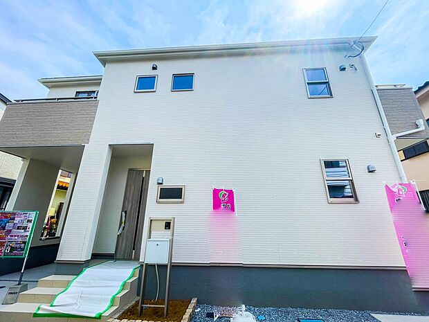 家づくりへの想いが設計に表れています。住み心地のために工夫された造り辺環境には便利な設備が点在し、毎日の暮らしを快適にしてくれる邸宅です。