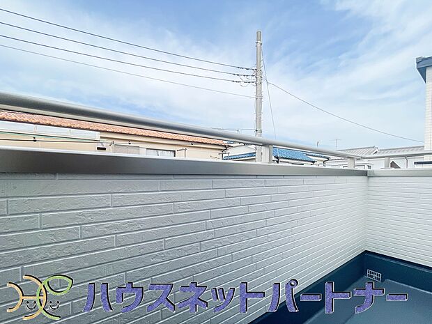 南バルコニーから差し込む陽光・通風は、住環境・快適性と共に有り続ける貴重な「財産」です。この新築戸建に住まう事で手に入れるものは、きっと日常にとっても貴重な存在となるはずです。