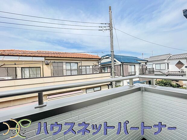 都会的な、ハイセンスな時間とともに、対照的な成熟した街並みを併せ持つことも、この邸宅の大きな特徴です。完成した現地をご体感下さい。
