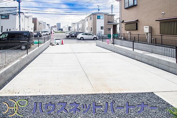 通勤や家族の送迎など、毎日の生活にマイカーが欠かせない方にとって駐車場は大事な条件。敷地内にカースペースがあれば、お出かけやお買い物の際の搬入出もらくらくです。