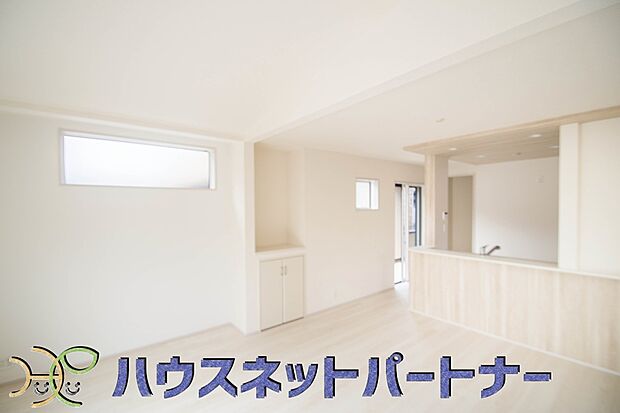 明るく開放的なダイニング。家族とのコミュニケーションが取りやすく、みんなの笑顔が溢れます