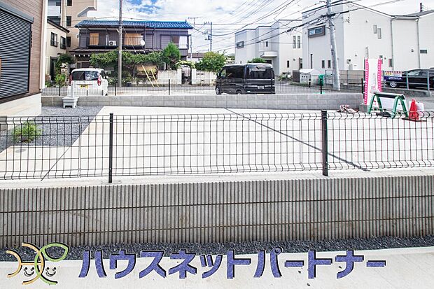 一戸建ての醍醐味は、何といっても庭があること。花や野菜を育てたり、子供と遊んだり、お客様を迎えたり…。大切なペットと過ごす心地良いスペースにもなりますね。