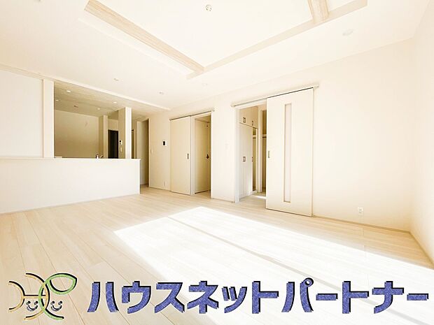 インテリアショップで見掛けた「あの家具」も置ける、ゆったりとした空間。時に広さが上質な寛ぎの時間になる事も。