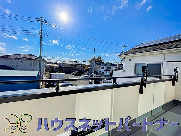 南バルコニーから差し込む陽光・通風は、住環境・快適性と共に有り続ける貴重な「財産」です。この新築戸建に住まう事で手に入れるものは、きっと日常にとっても貴重な存在となるはずです。