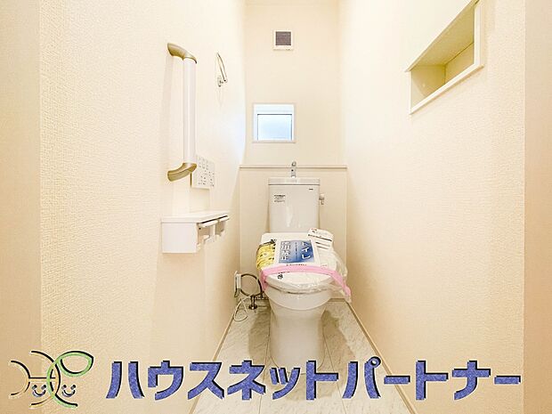 快適な生活を送るための必須アイテムとなった洗浄機能付トイレ。おしり洗浄、ビデ洗浄、暖房便座の3つの機能を標準装備しています。