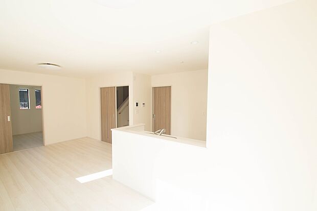 家族の温かさと陽光の暖かさ、楽しい毎日と明るい未来を予感させる「空間が織り成すひとつ先の住み心地」を演出します。