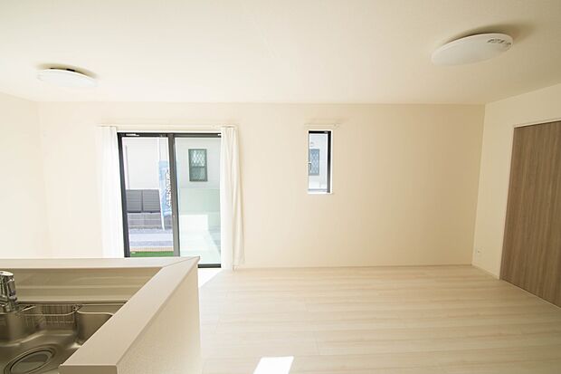 家族の温かさと陽光の暖かさ、楽しい毎日と明るい未来を予感させる「空間が織り成すひとつ先の住み心地」を演出します。