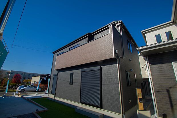 家づくりへの想いが設計に表れています。住み心地のために工夫された造り辺環境には便利な設備が点在し、毎日の暮らしを快適にしてくれる邸宅です。