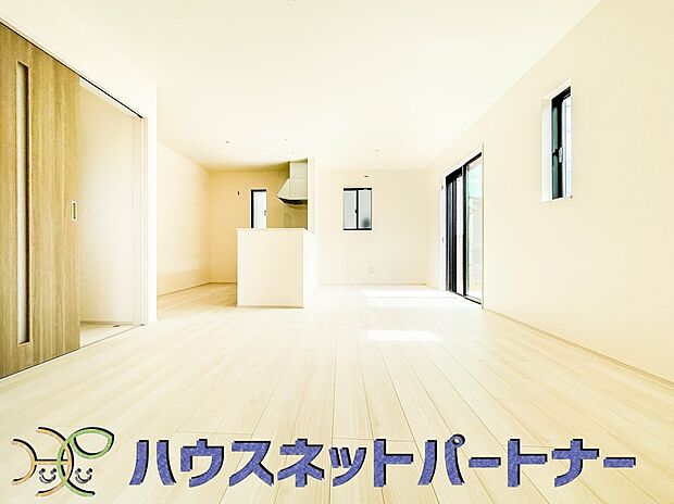 うららかな陽射しがどのお部屋にも降り注ぎますように、快適さを追求した間取設計。得難い立地環境での生活を恵みの豊かな永住の地へと変えてくれます。