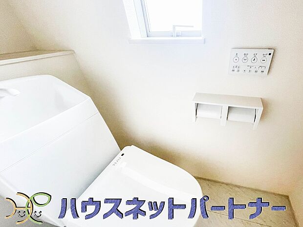 壁リモコンの場合、洗浄位置や水量の強弱など、シャワートイレをお好みの使い心地に設定できます。毎日使うトイレだから、使い勝手の良い機能があるとうれしいですね。