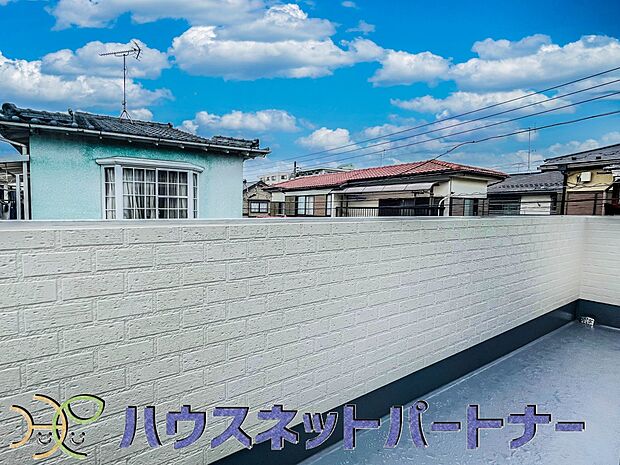 南バルコニーから差し込む陽光・通風は、住環境・快適性と共に有り続ける貴重な「財産」です。この新築戸建に住まう事で手に入れるものは、きっと日常にとっても貴重な存在となるはずです。