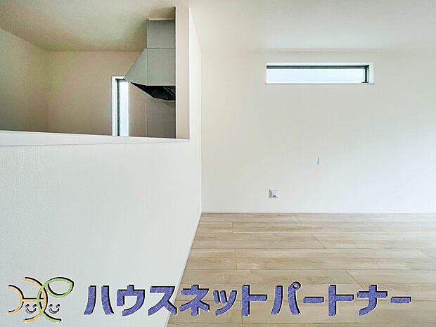 お料理できたらカウンターから手渡しができます。家族で会話をしながらお料理を楽しく。