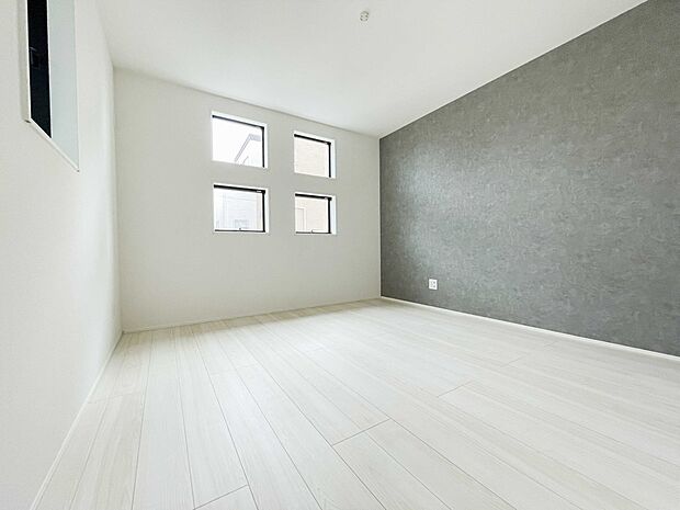 通風・採光に優れ、心地よい光と風が溢れています。 贅沢で豊かな居住性と、プライドを満たすクオリティが見事に調和した住空間。新築ならではの快適なひとときをご体感頂ける筈です。