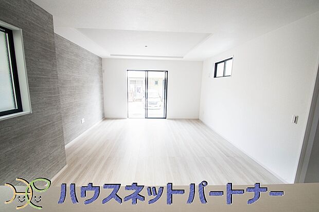 通風・採光に優れ、心地よい光と風が溢れています。 贅沢で豊かな居住性と、プライドを満たすクオリティが見事に調和した住空間。新築ならではの快適なひとときをご体感頂ける筈です。