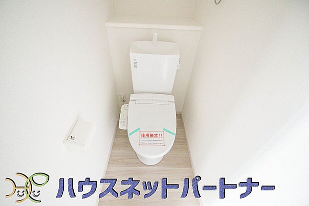 快適な生活を送るための必須アイテムとなった洗浄機能付トイレ。おしり洗浄、ビデ洗浄、暖房便座の3つの機能を標準装備しています。