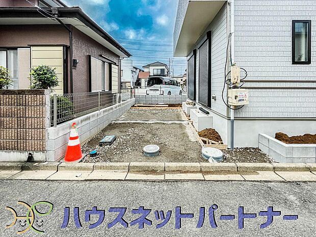 カースペース。通勤や家族の送迎など、毎日の生活にマイカーが欠かせない方にとって駐車場は大事な条件。敷地内にカースペースがあれば、お出かけやお買い物の際の搬入出もらくらくです。