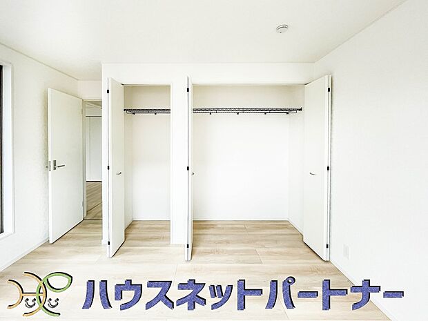 各部屋を最大限に広く使って頂ける様、全居住スペースに収納付。プライベートルームはゆったりと快適に。
