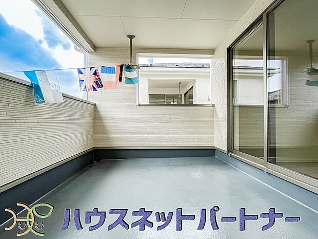 南バルコニーから差し込む陽光・通風は、住環境・快適性と共に有り続ける貴重な「財産」です。この新築戸建に住まう事で手に入れるものは、きっと日常にとっても貴重な存在となるはずです。