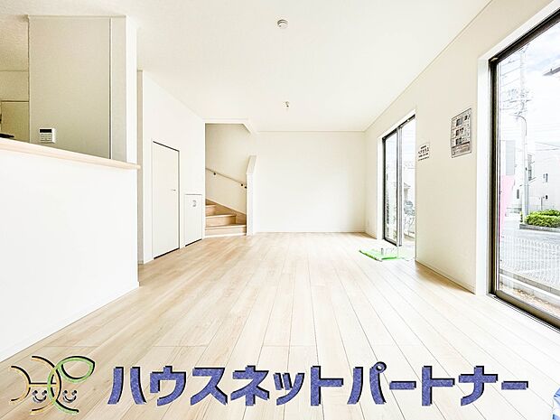 明るく開放的なダイニング。家族とのコミュニケーションが取りやすく、みんなの笑顔が溢れます