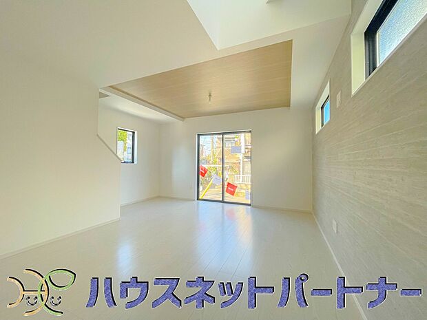 インテリアショップで見掛けた「あの家具」も置ける、ゆったりとした空間。時に広さが上質な寛ぎの時間になる事も。