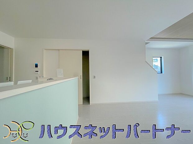 明るく開放的なオープンキッチン。家族とのコミュニケーションが取りやすく、みんなの笑顔が溢れます。