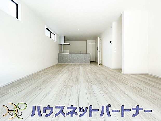 陽だまりのある光彩豊かなリビングは、何よりも快適で心休まる時間を過ごせます。