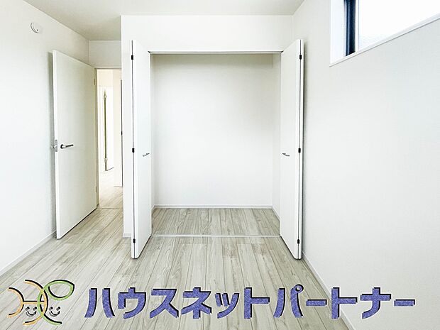 各部屋を最大限に広く使って頂ける様、全居住スペースに収納付。プライベートルームはゆったりと快適に。
