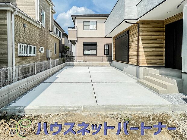 カースペースは並列で2台分がOK。お友達が遊びに来ても、安心ですね。